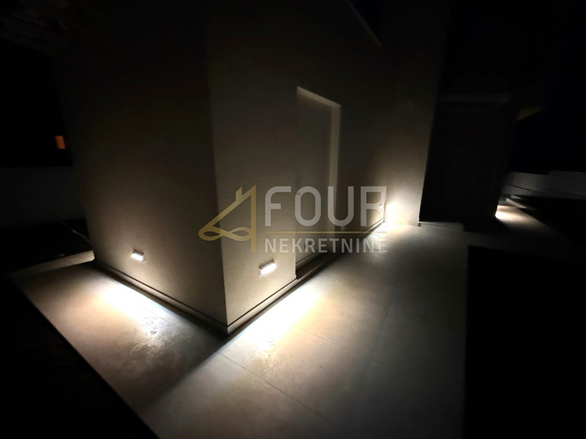 Istra, Ližnjan, samostojna hiša s bazenom