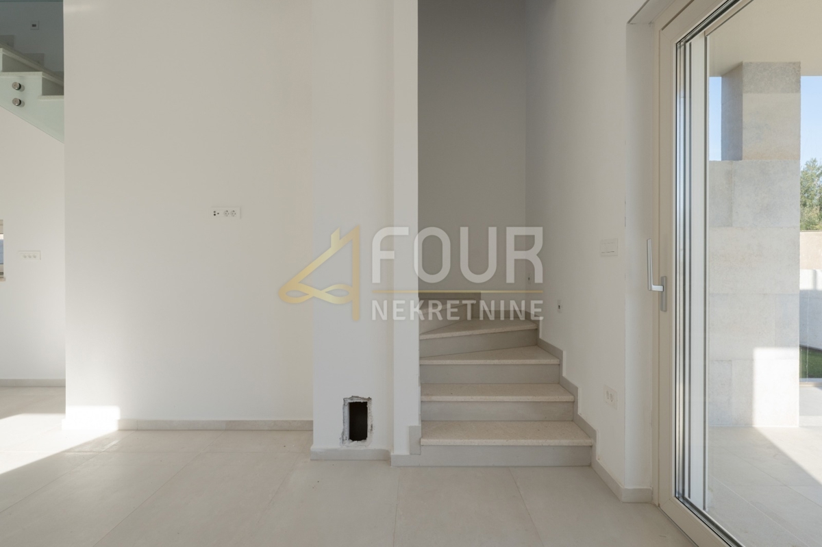 Istra, Ližnjan, samostojna hiša s bazenom