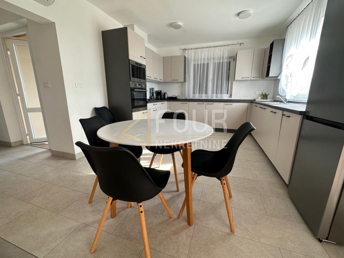 Hiša Trget, Raša, 190m2