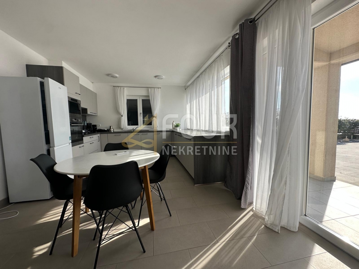 Hiša Trget, Raša, 190m2