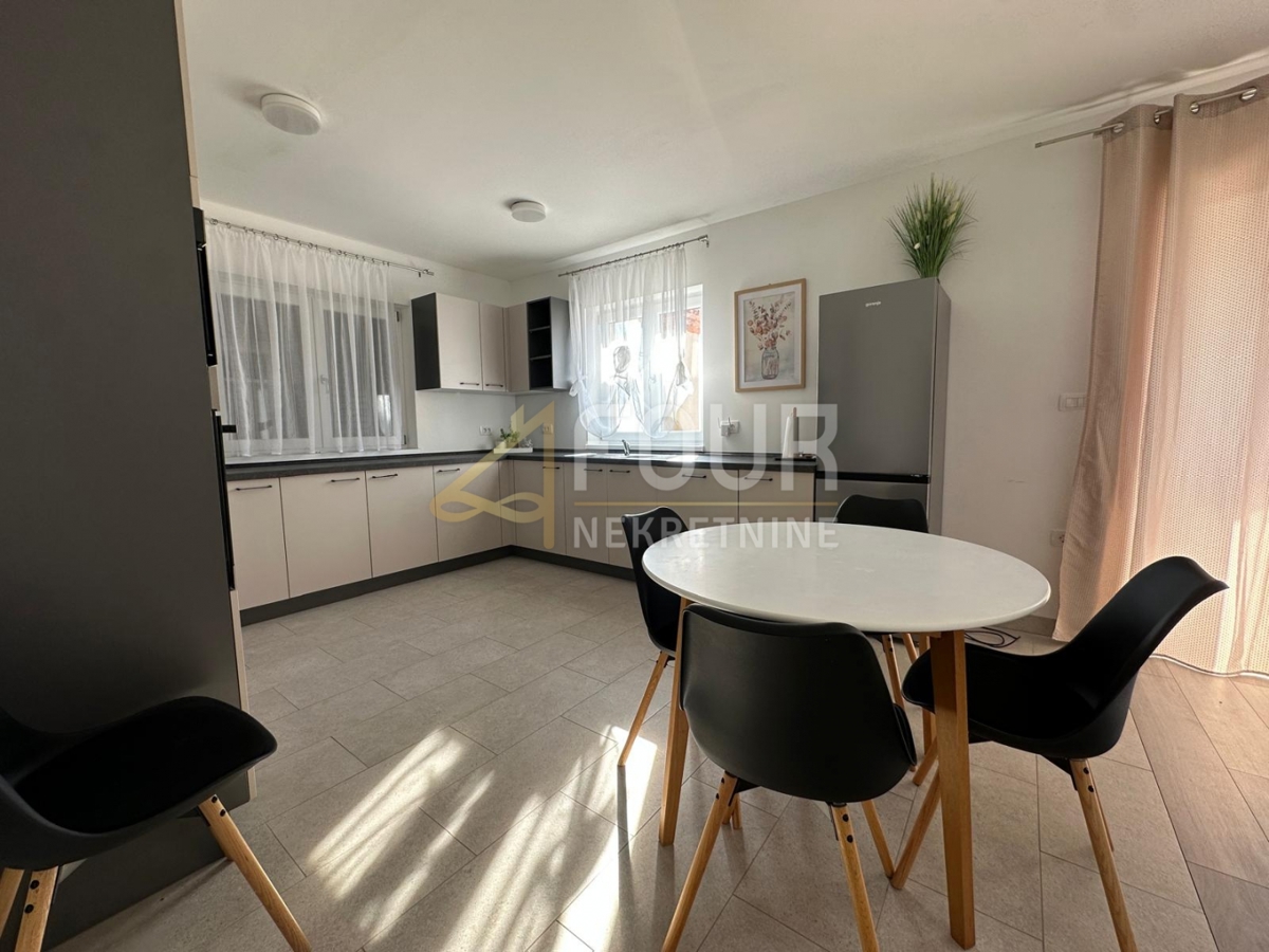 Hiša Trget, Raša, 190m2