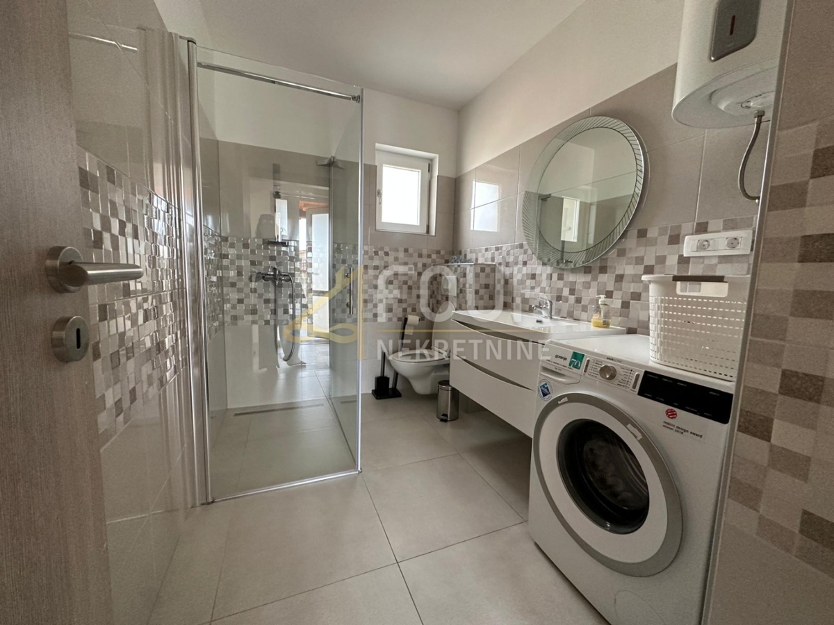 Hiša Trget, Raša, 190m2