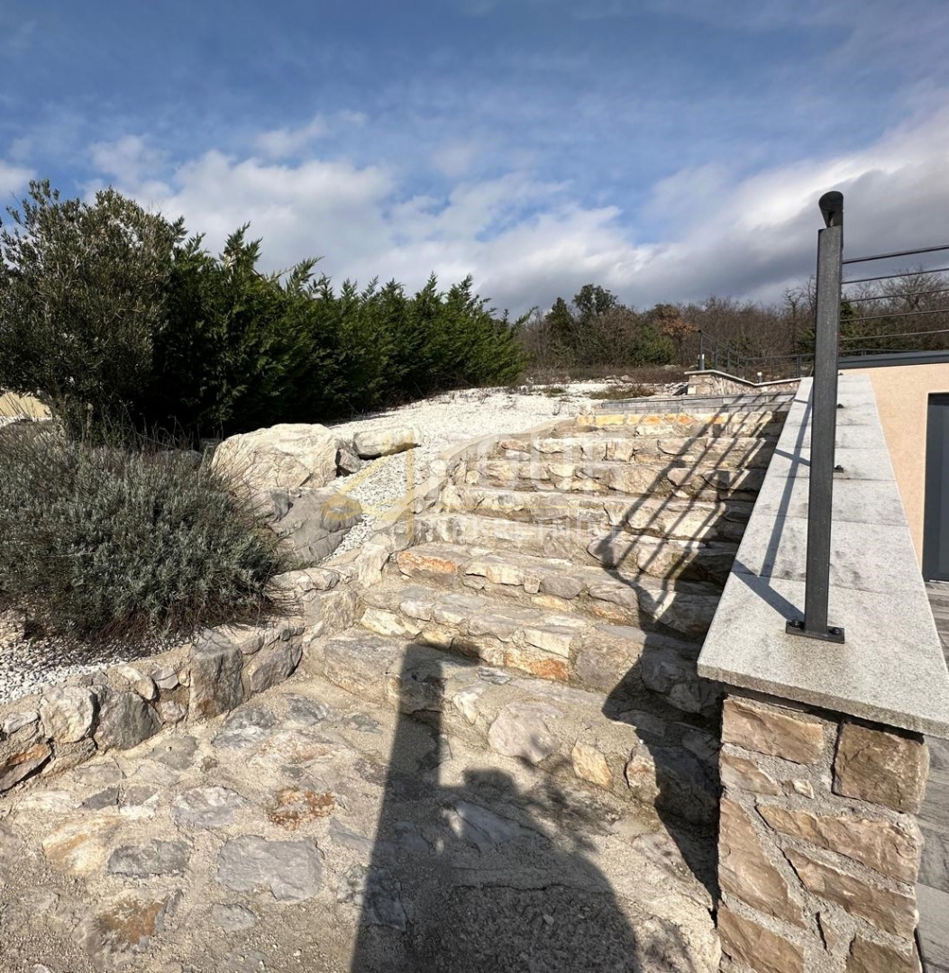 Hiša Trget, Raša, 190m2