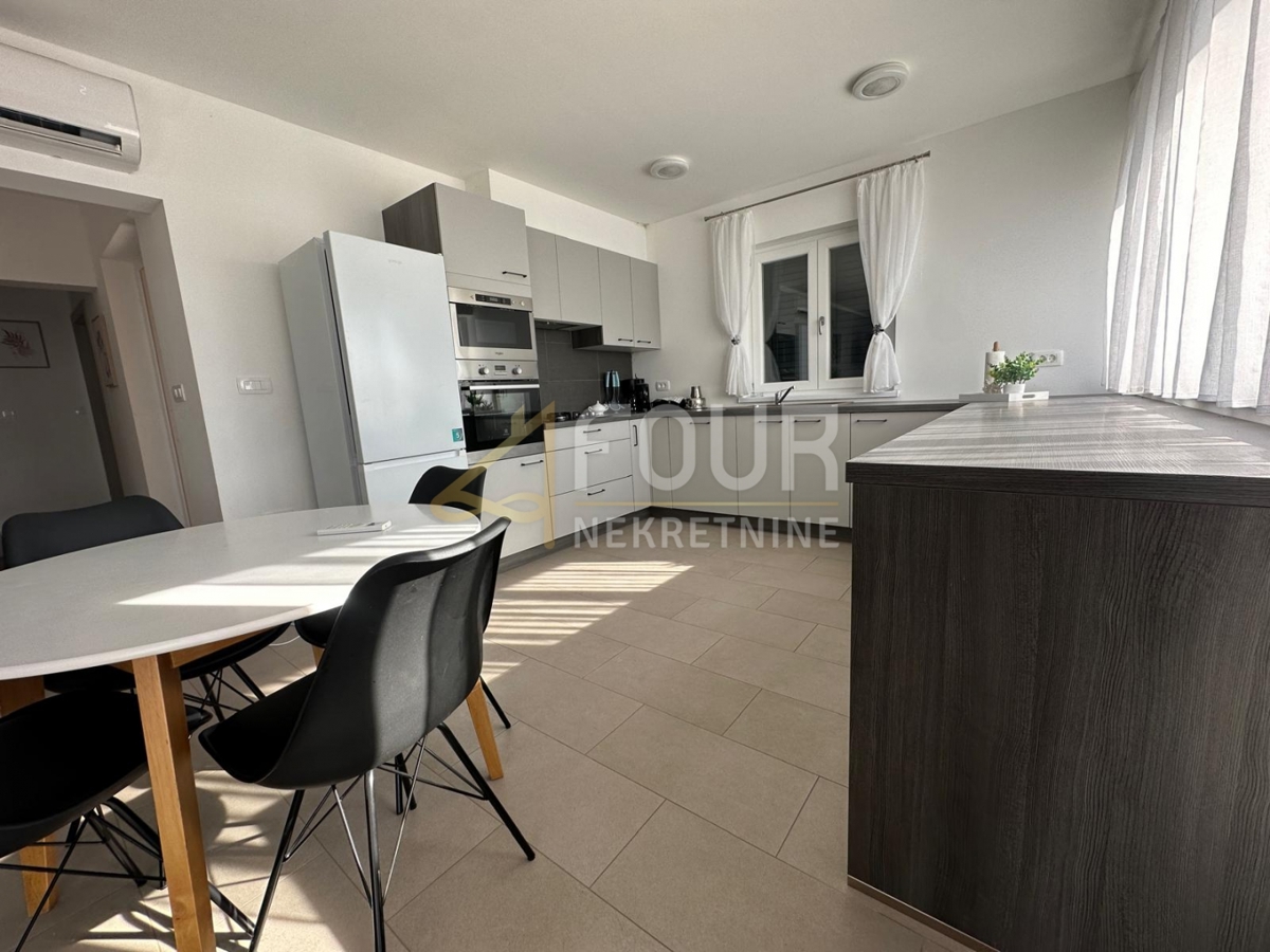 Hiša Trget, Raša, 190m2