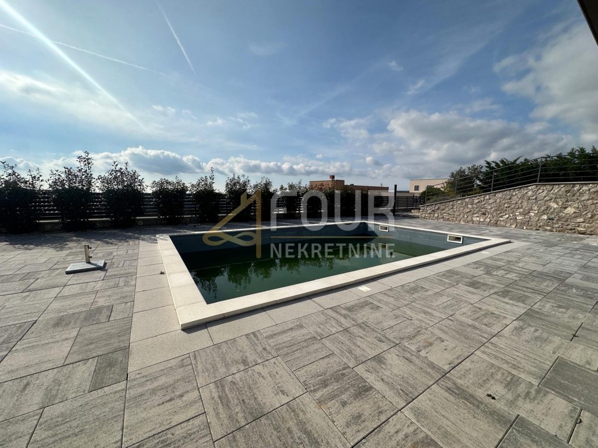 Hiša Trget, Raša, 190m2