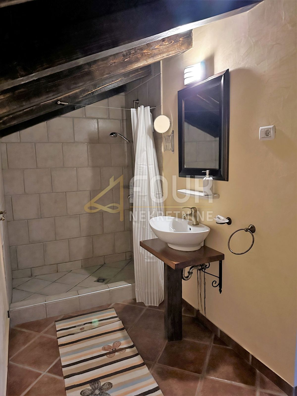Hiša Poljane, Opatija - Okolica, 511m2