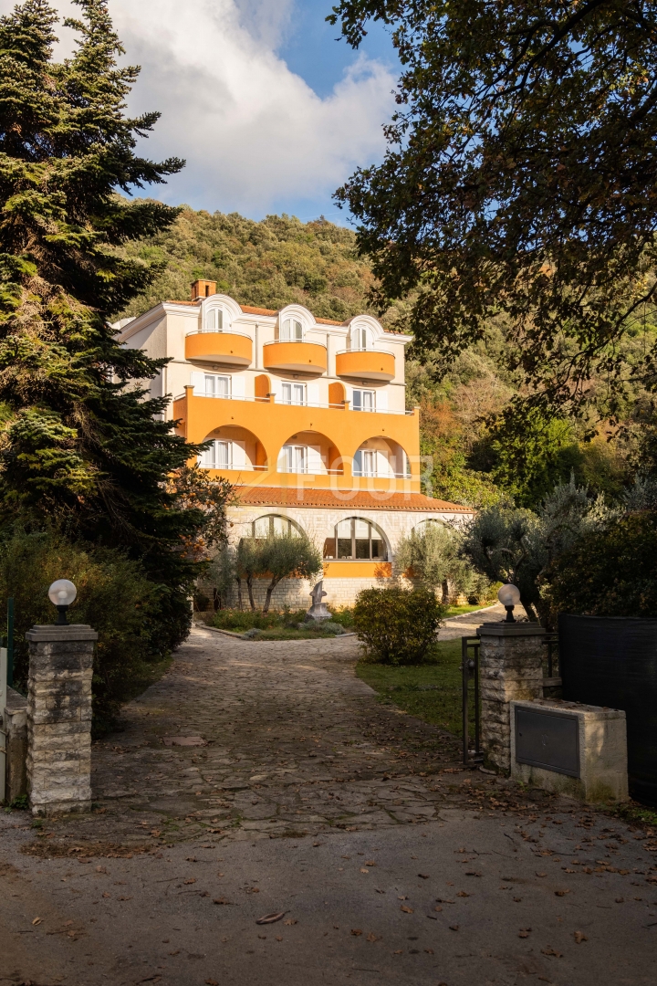 Hotel Centar, Pula, 1.600m2