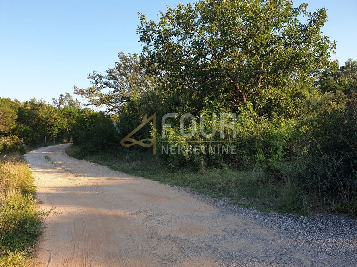 Zemljišče Vrh, Krk, 1.001m2