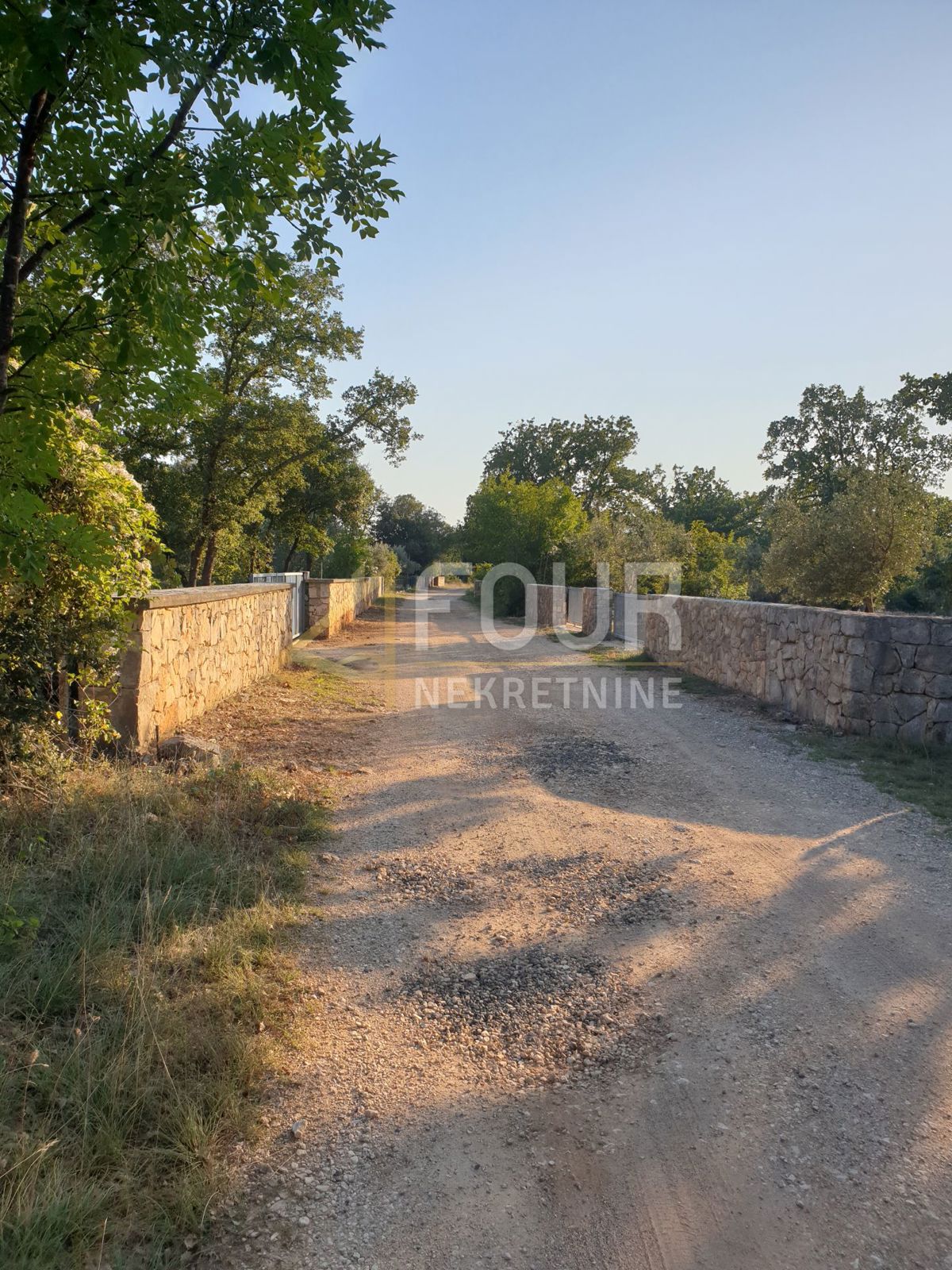 Zemljišče Vrh, Krk, 1.001m2