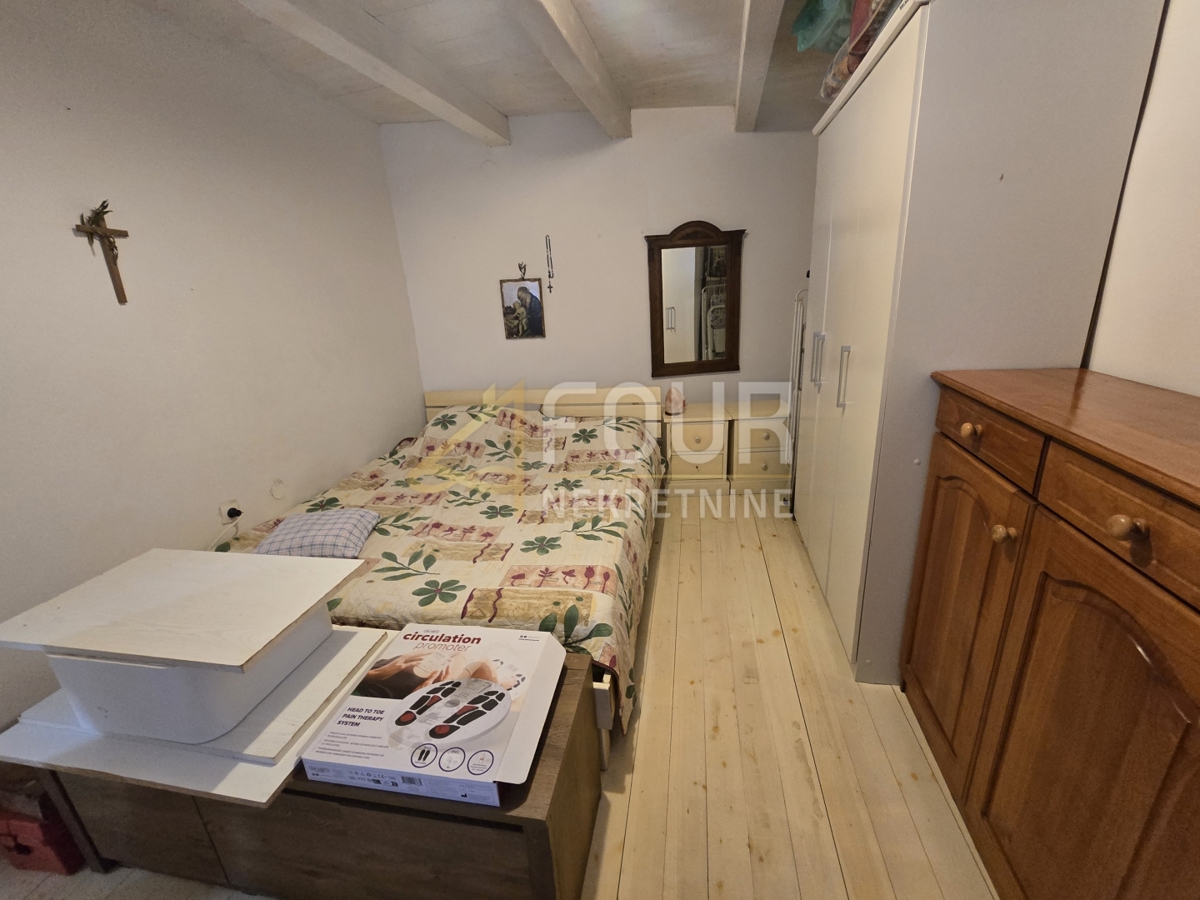 Otok Cres, mesto Cres, stanovanje 70m od obale!