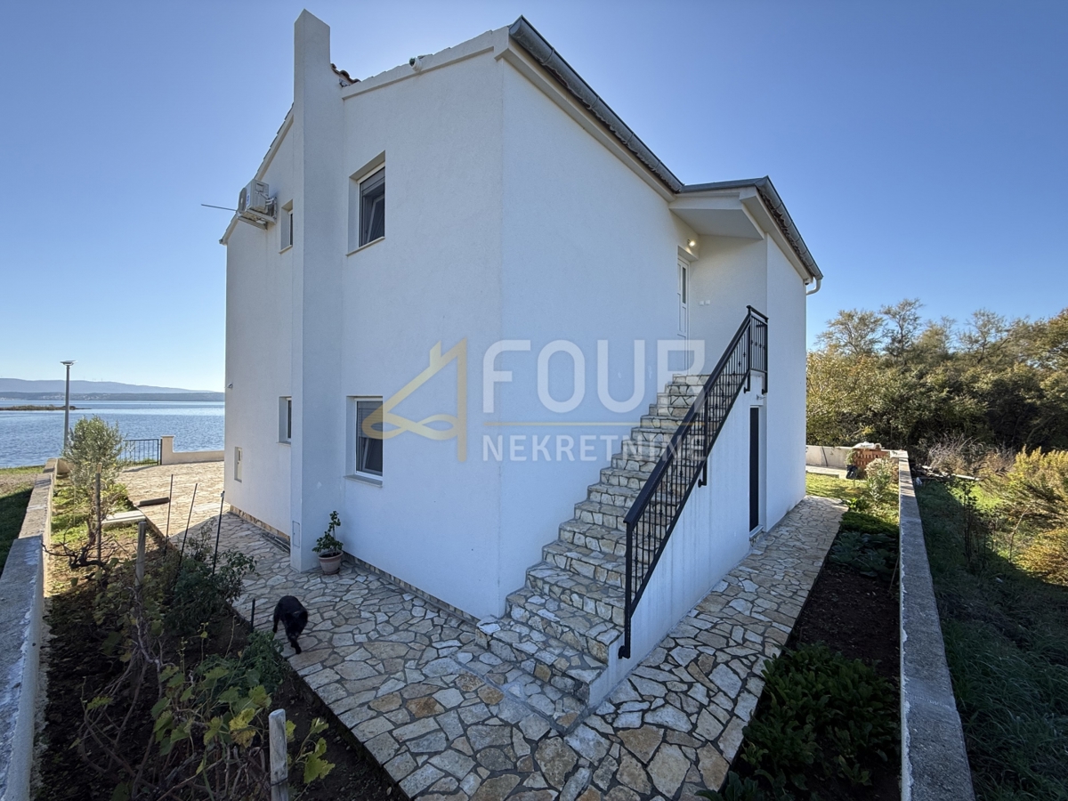 Hiša Posedarje, 96m2