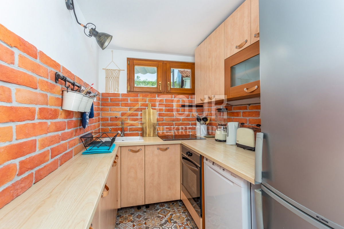 Otok Krk, Vrbnik - okolica, samostojna hiša z bazenom