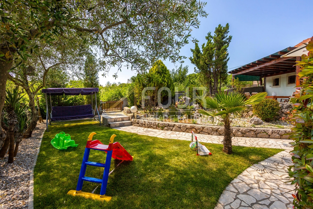 Otok Krk, Vrbnik - okolica, samostojna hiša z bazenom