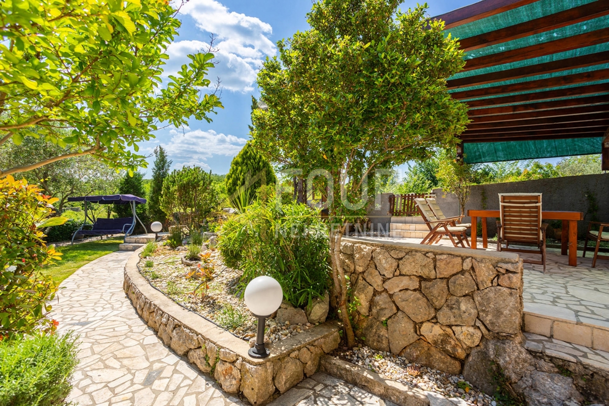 Otok Krk, Vrbnik - okolica, samostojna hiša z bazenom