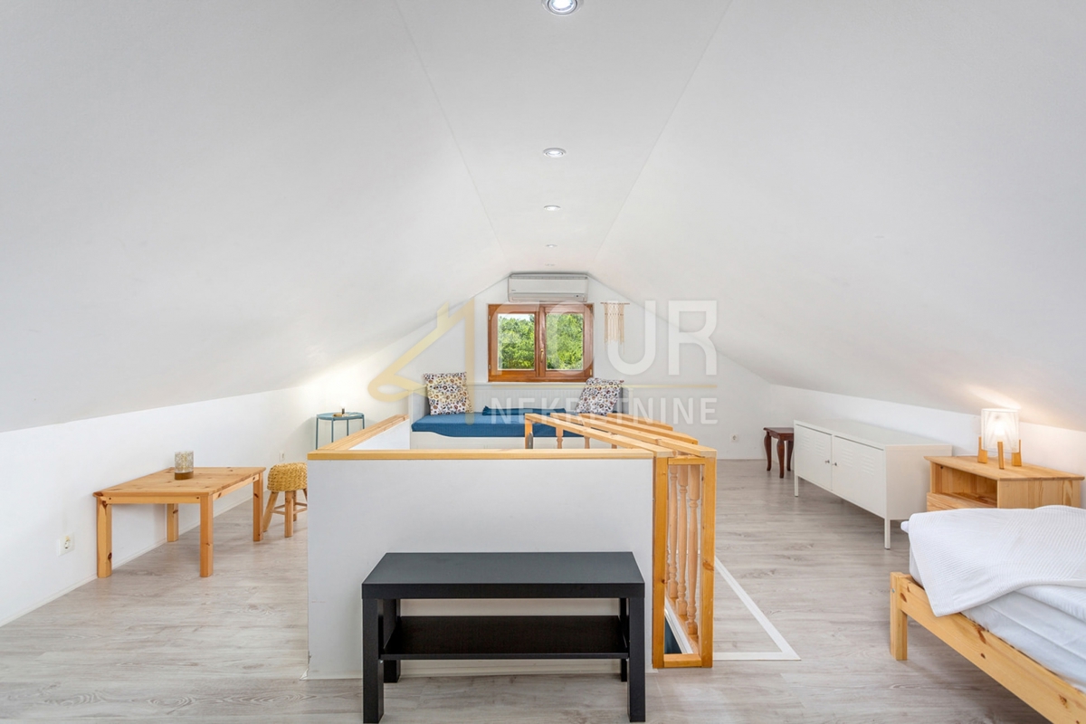 Otok Krk, Vrbnik - okolica, samostojna hiša z bazenom