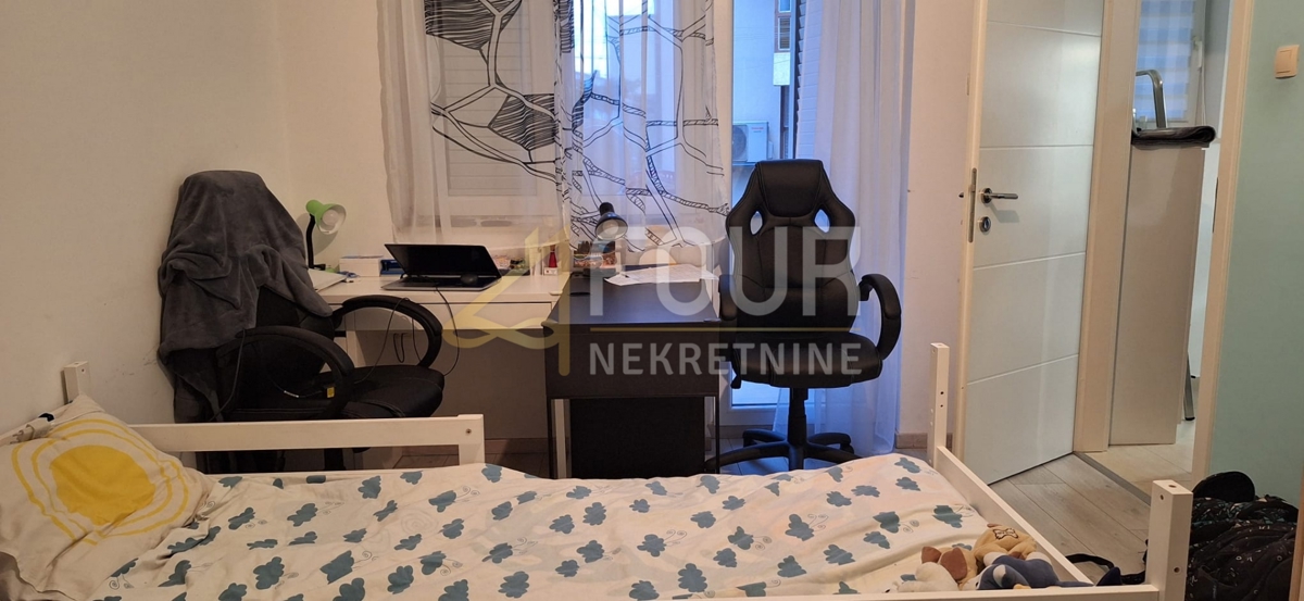 Reka, Krimeja, vrstna hiša