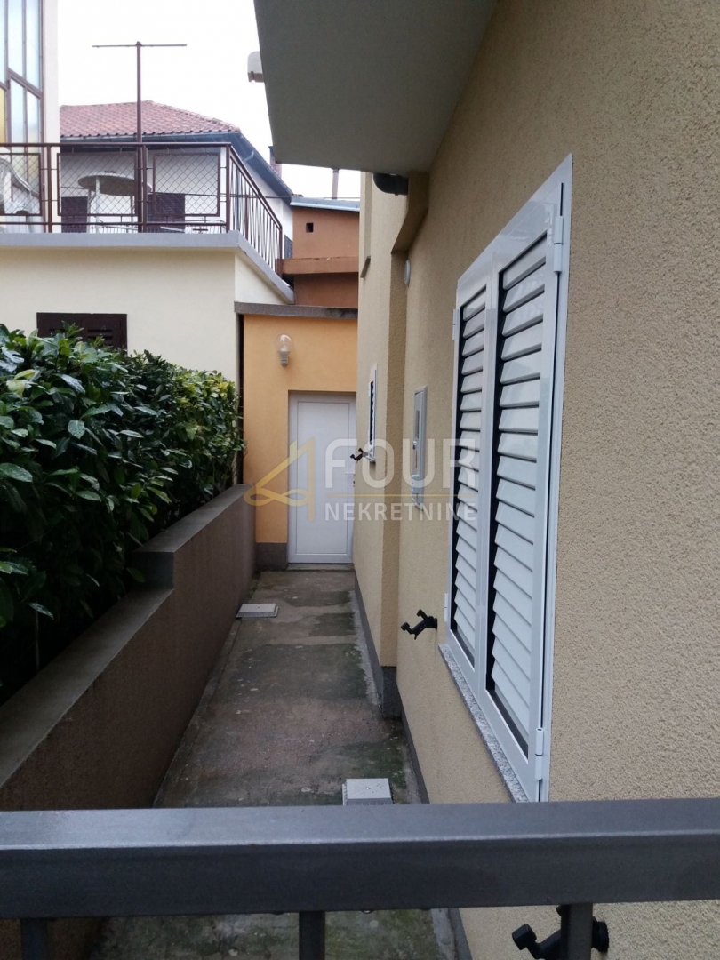 Reka, Krimeja, vrstna hiša