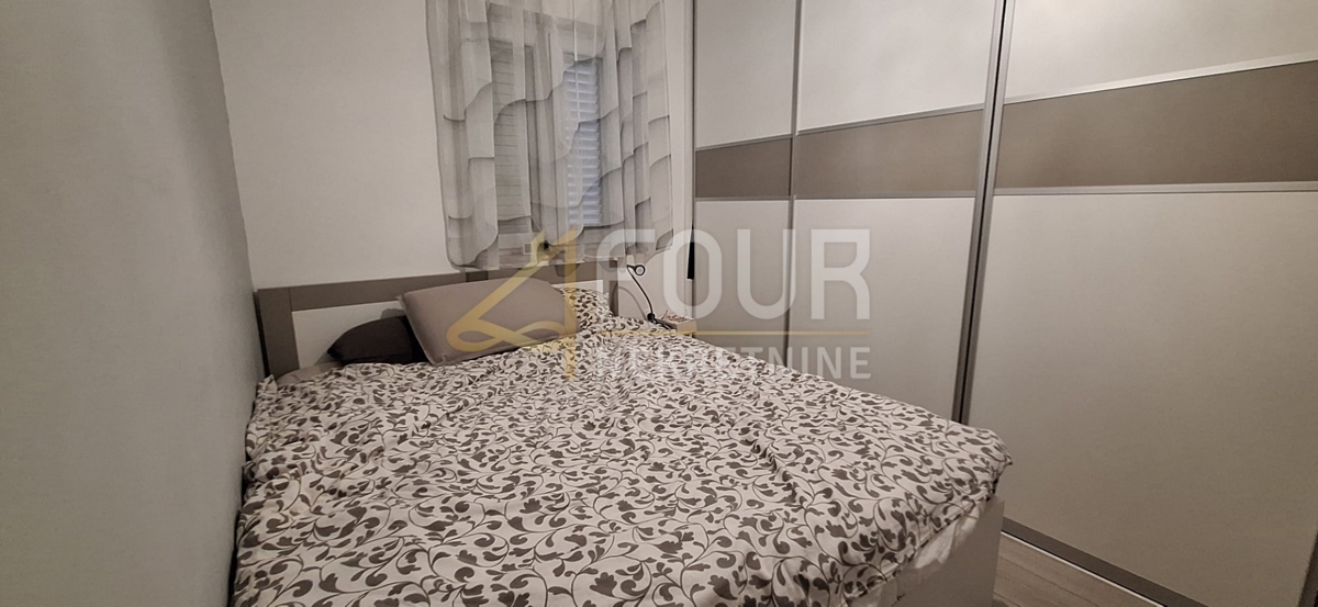 Reka, Krimeja, vrstna hiša