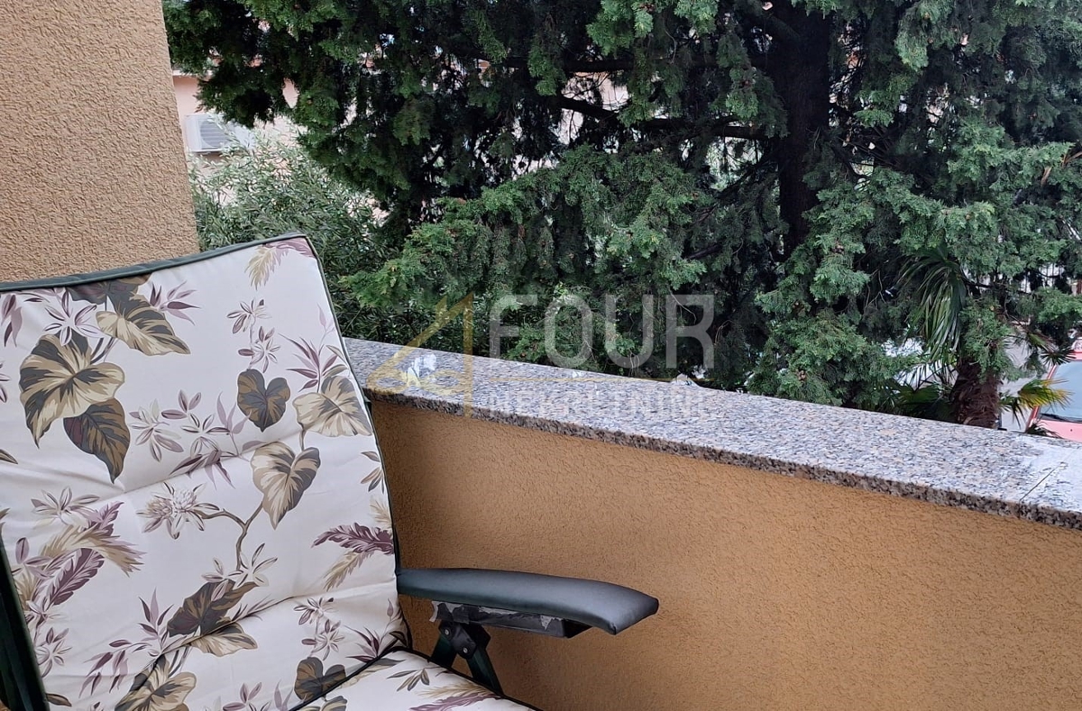 Reka, Krimeja, vrstna hiša