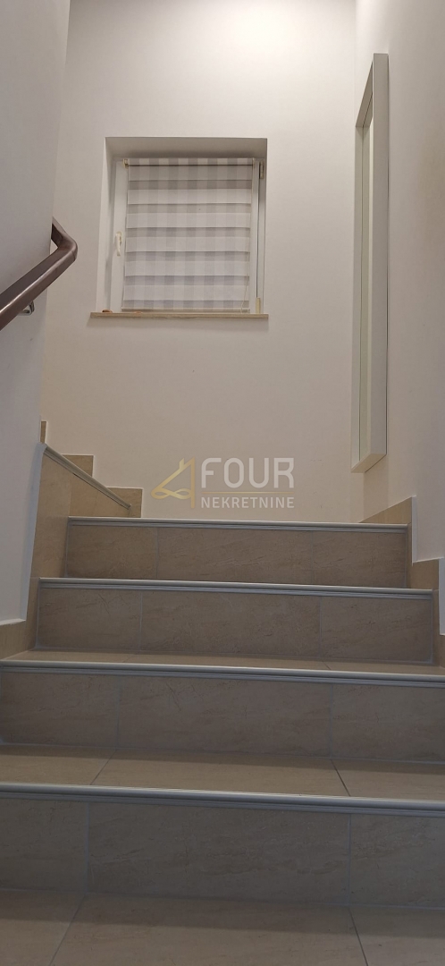 Reka, Krimeja, vrstna hiša