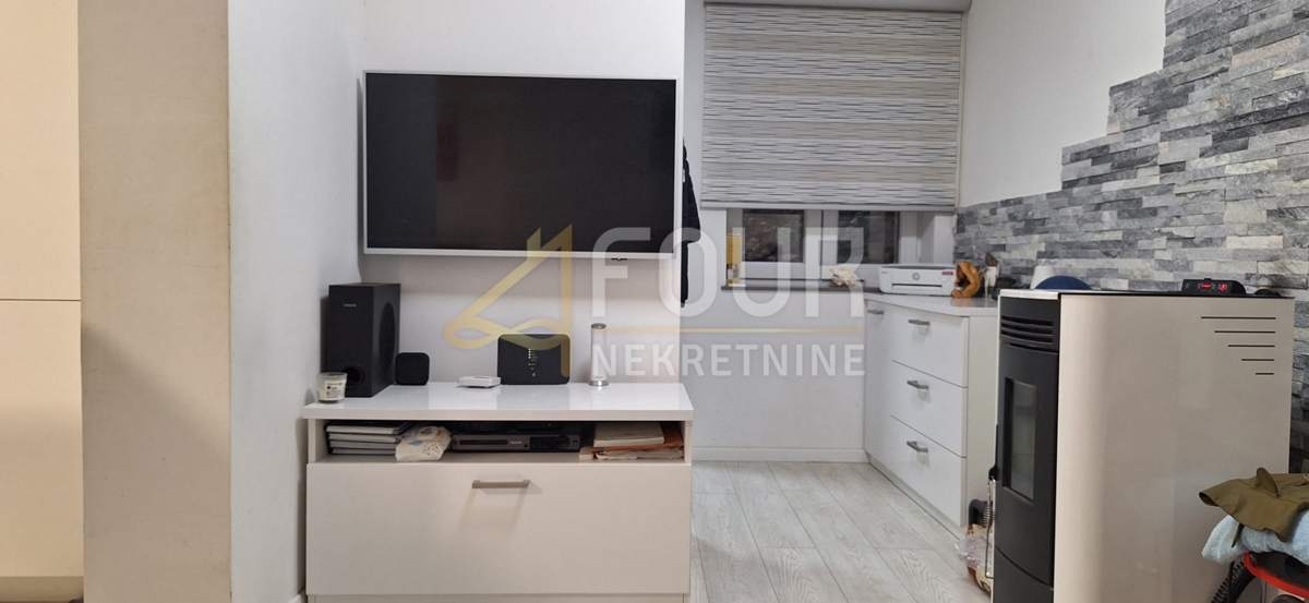 Reka, Krimeja, vrstna hiša