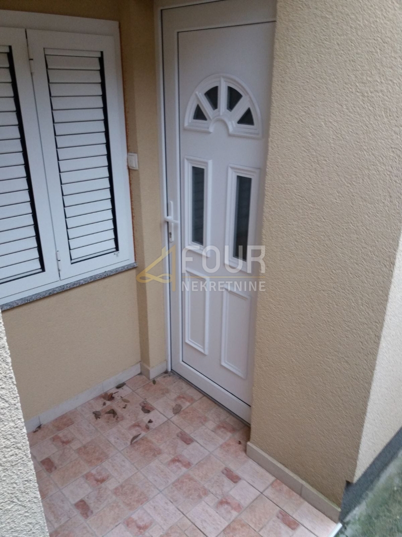 Reka, Krimeja, vrstna hiša