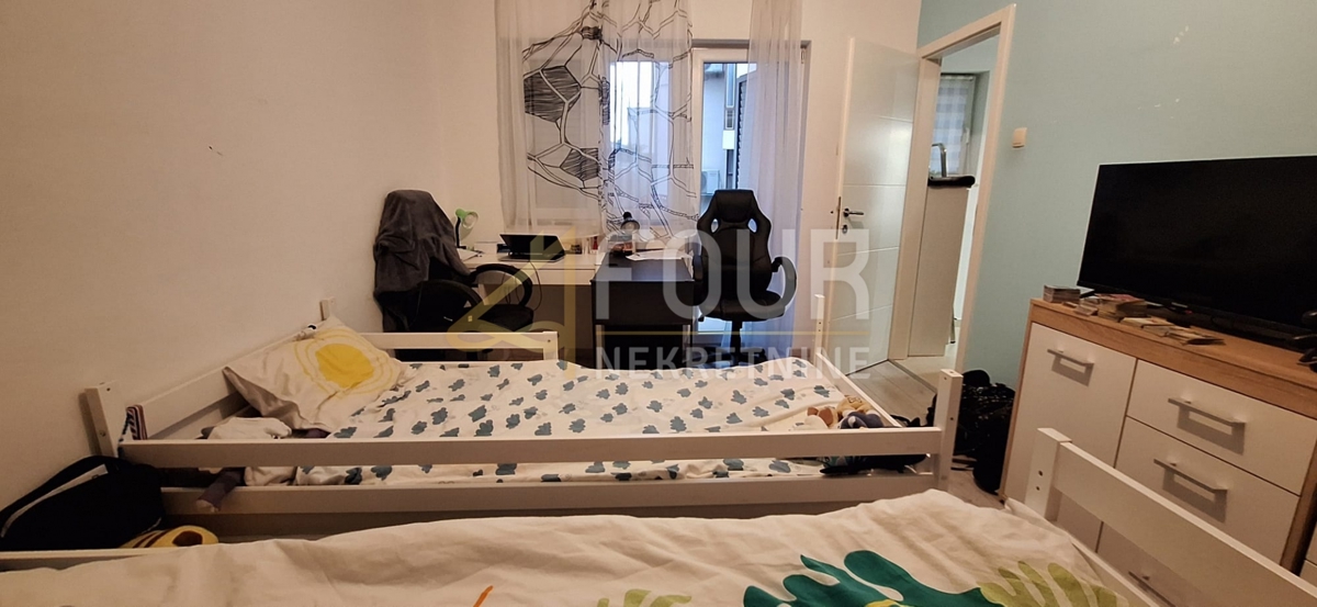 Reka, Krimeja, vrstna hiša