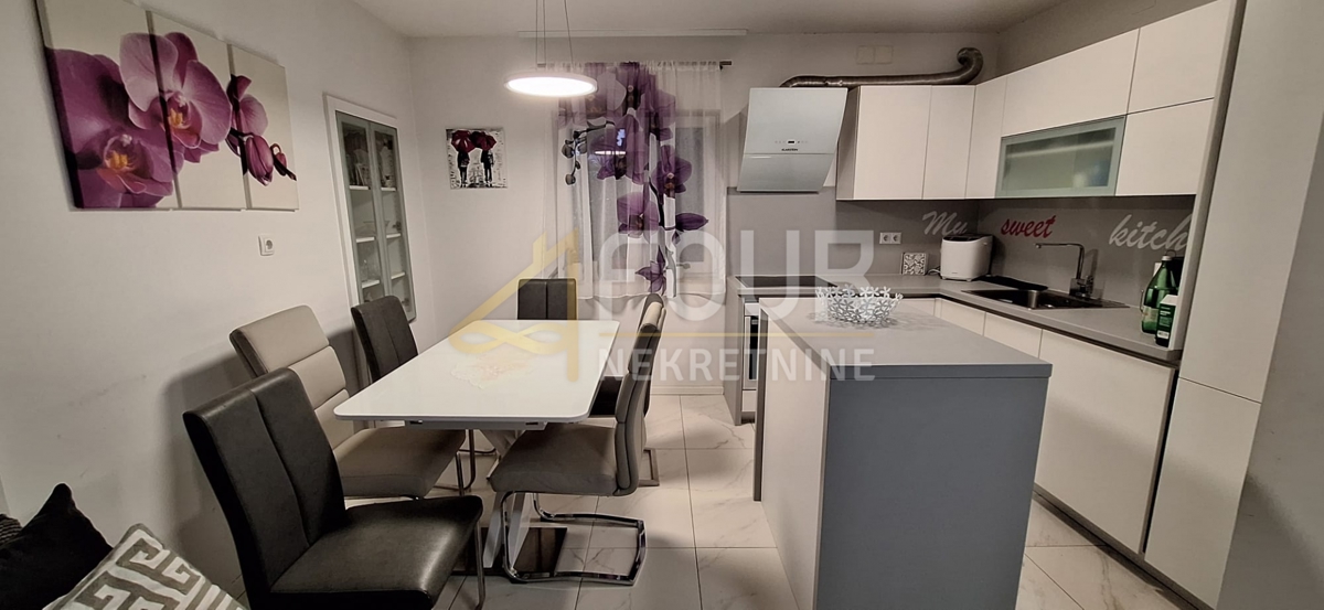 Reka, Krimeja, vrstna hiša