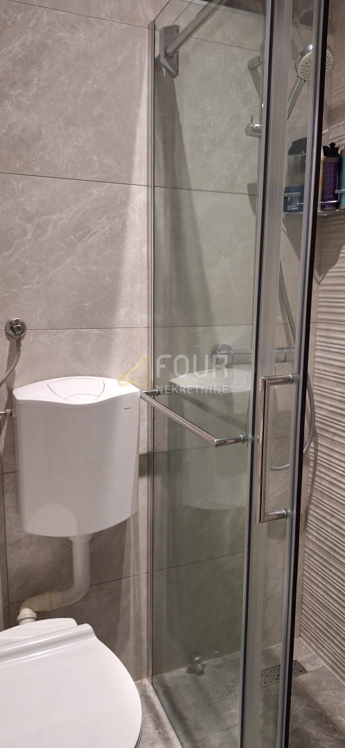 Reka, Krimeja, vrstna hiša