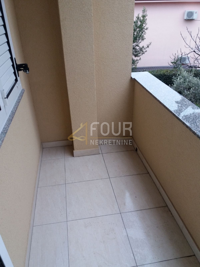 Reka, Krimeja, vrstna hiša