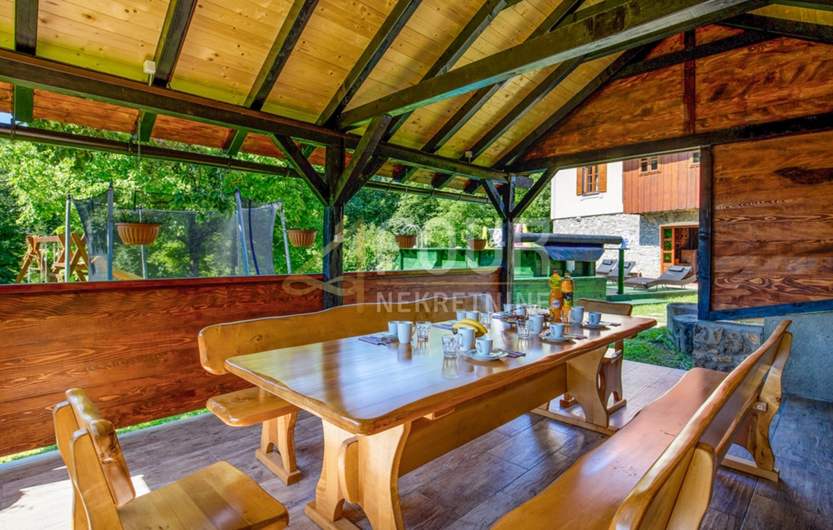 Gorski kotar, Brod Moravice, hiša z bazenom - SAMO PRI NAS!