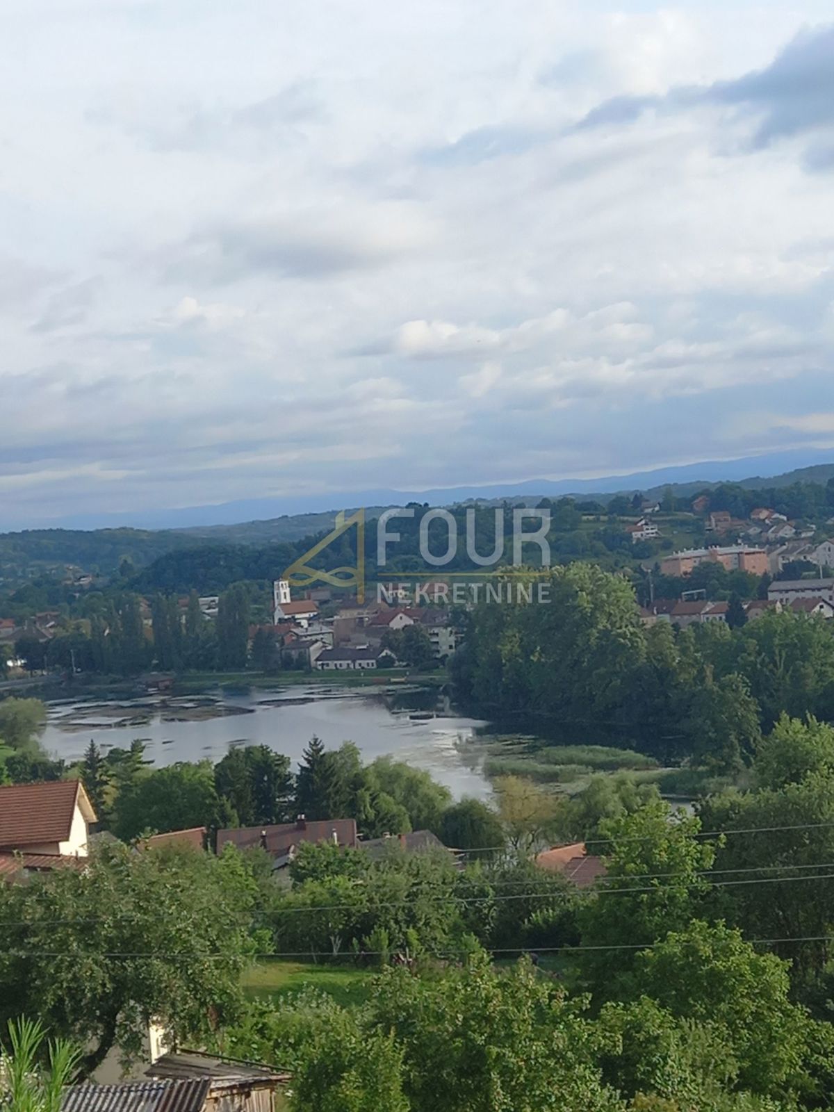 Zemljišče Duga Resa, 658m2