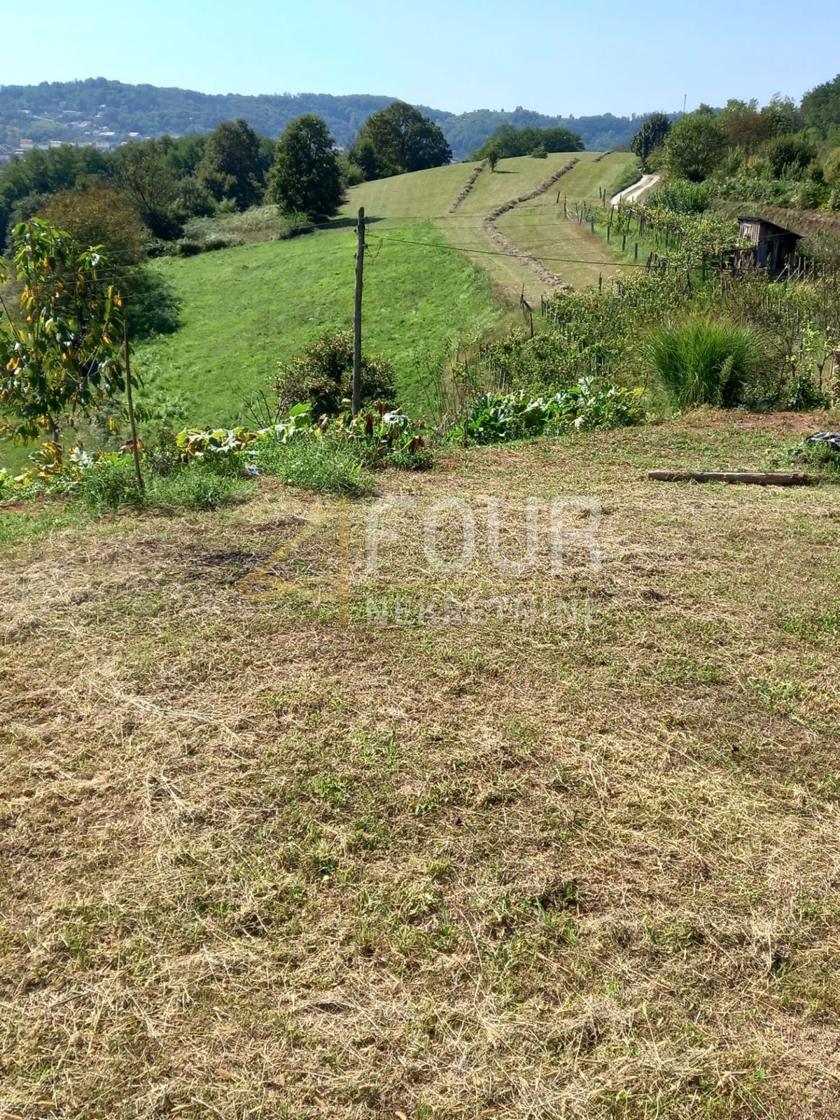 Zemljišče Duga Resa, 658m2
