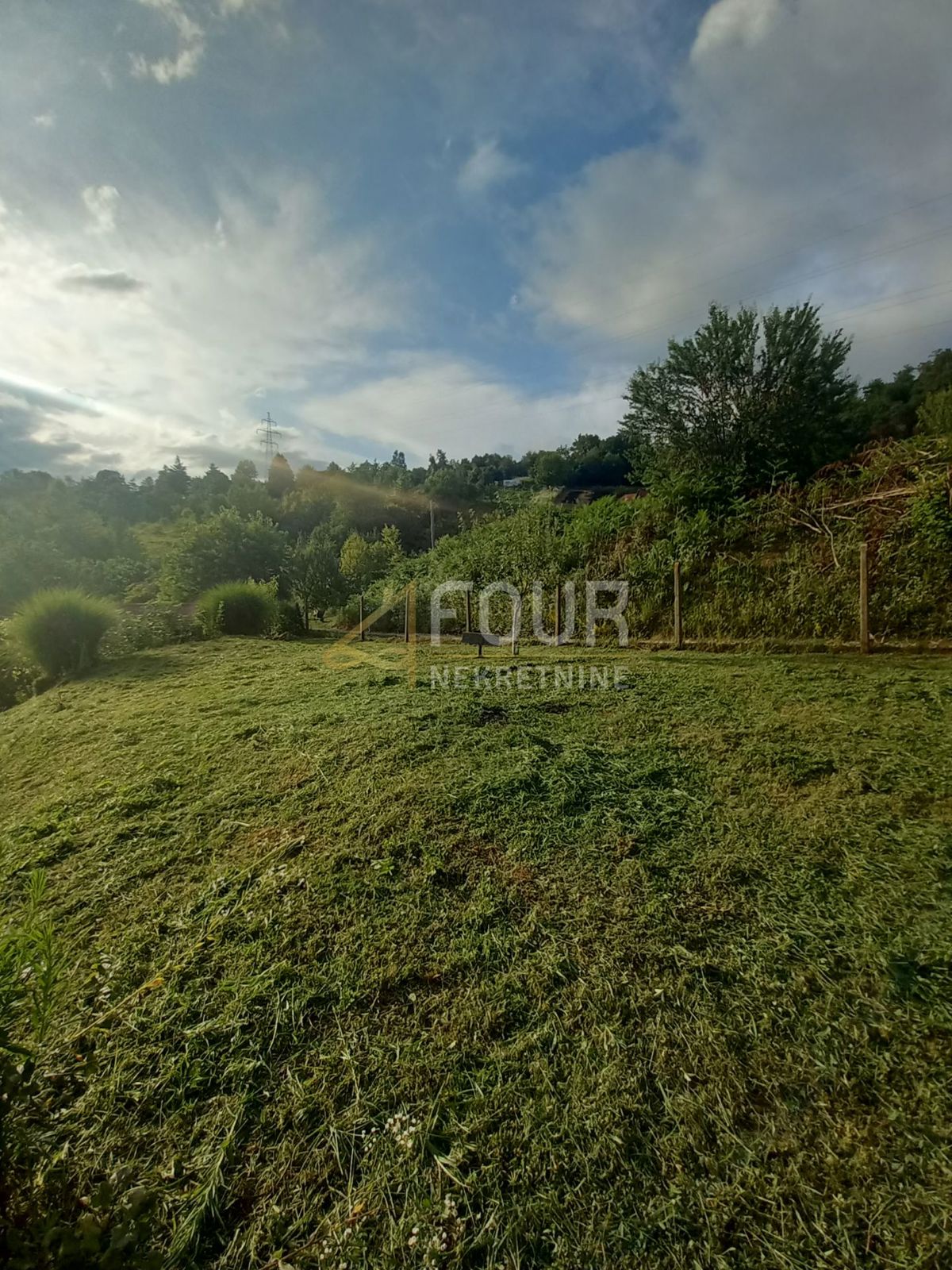 Zemljišče Duga Resa, 658m2