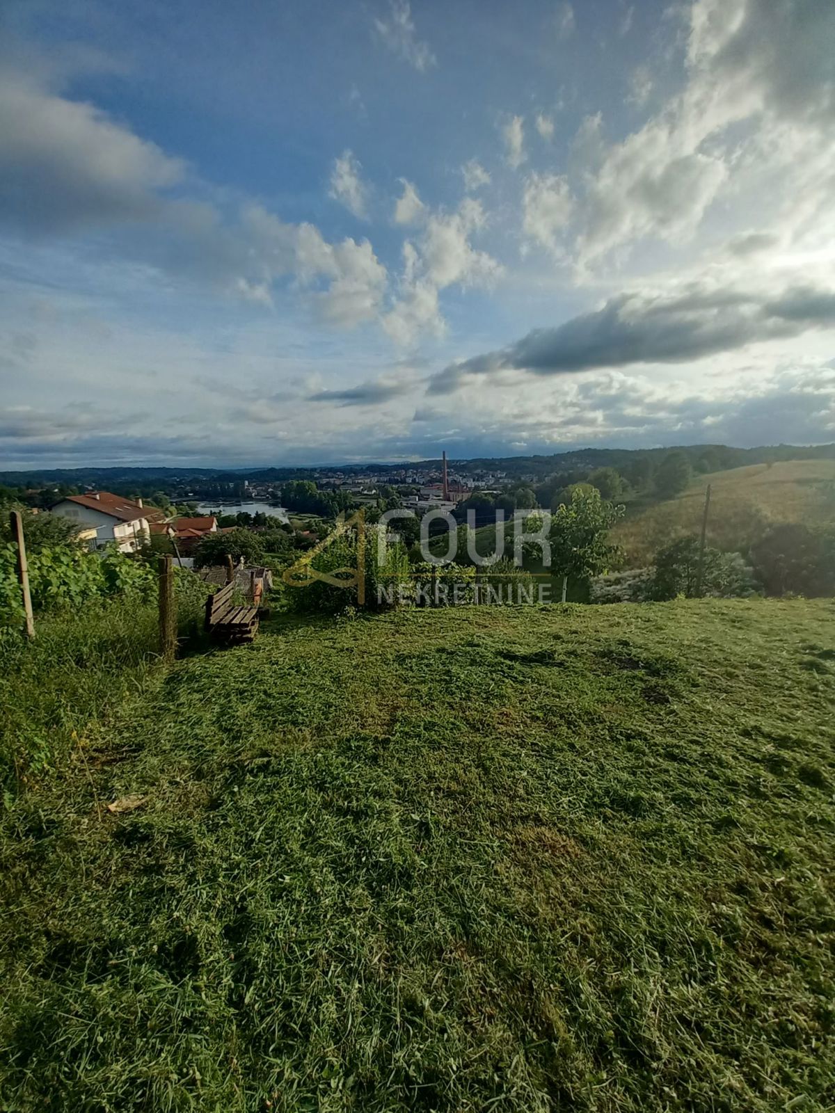 Zemljišče Duga Resa, 658m2