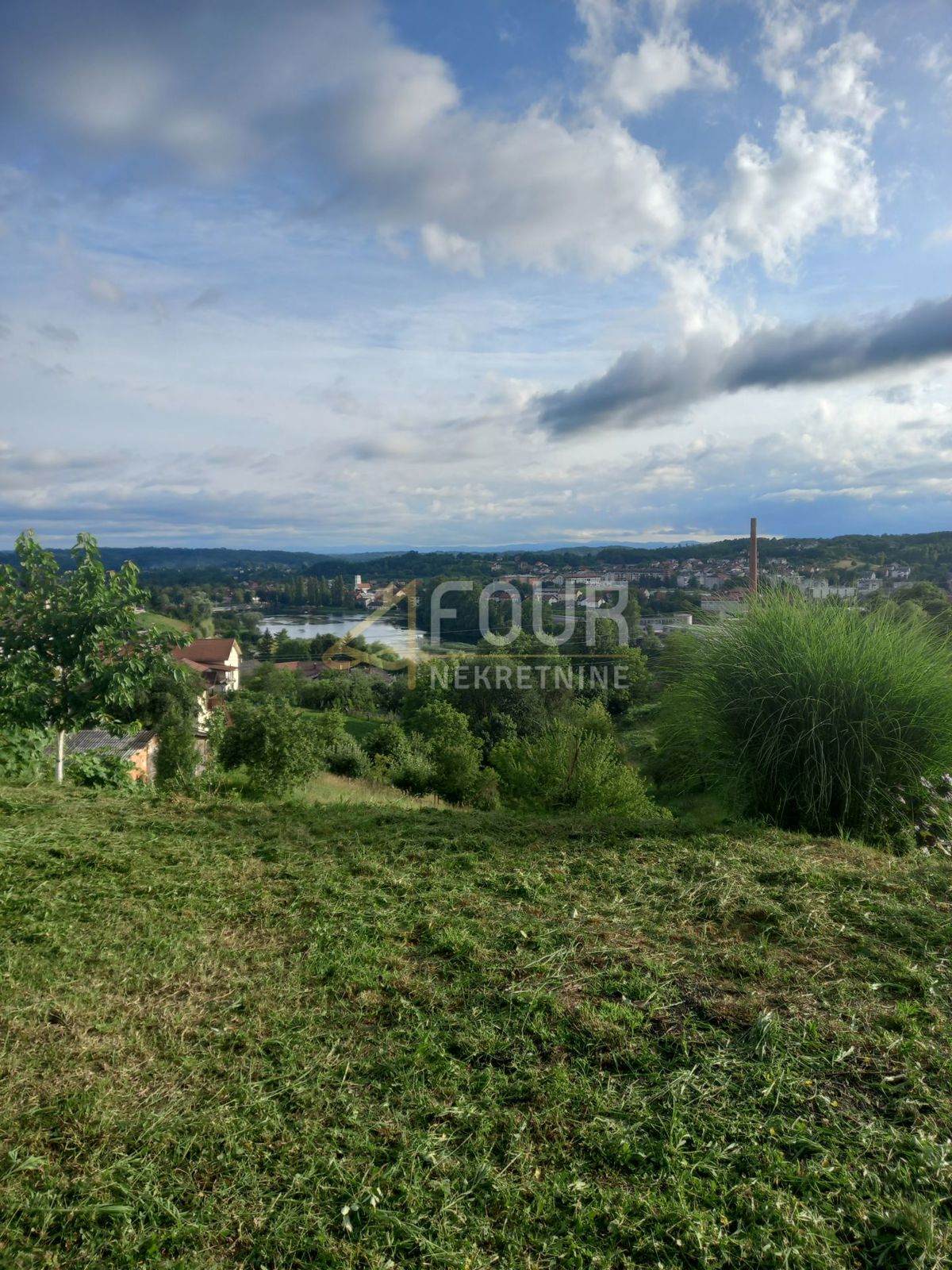 Zemljišče Duga Resa, 658m2