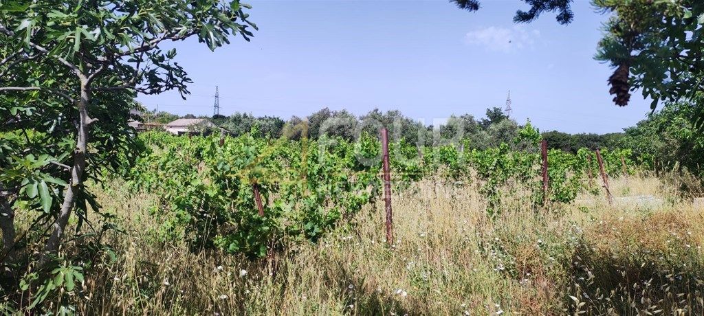 Zemljišče Valdebek, Pula, 1.597m2