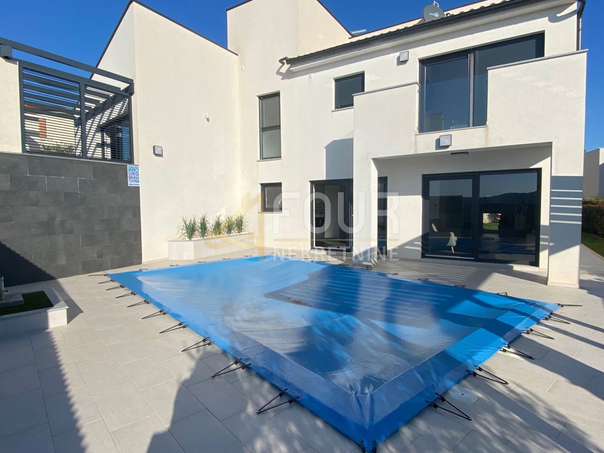 Hiša Medulin, 250m2