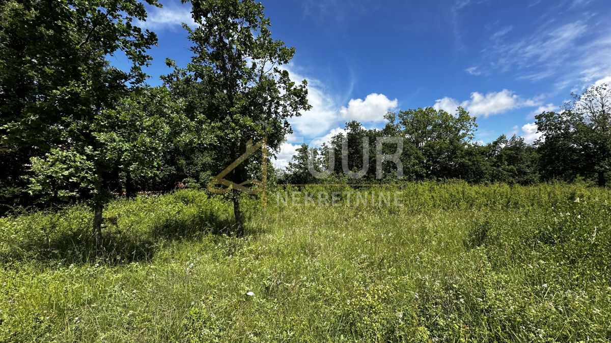 Zemljišče Višnjan, 744m2