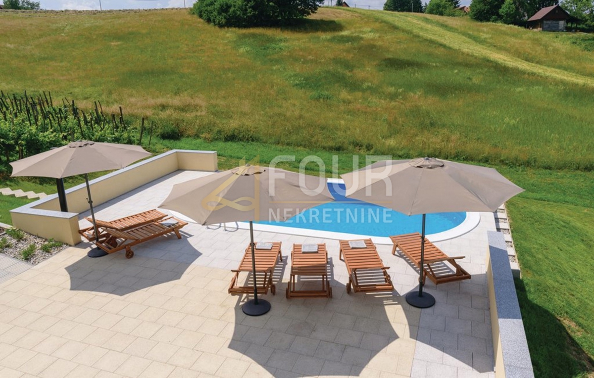 Zagreb, Starjak, družinska hiša z bazenom, garažo in velikim vrtom