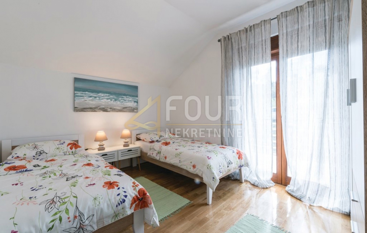 Zagreb, Starjak, družinska hiša z bazenom, garažo in velikim vrtom