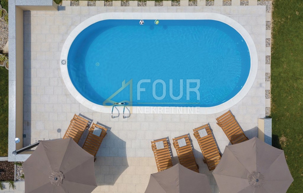 Zagreb, Starjak, družinska hiša z bazenom, garažo in velikim vrtom