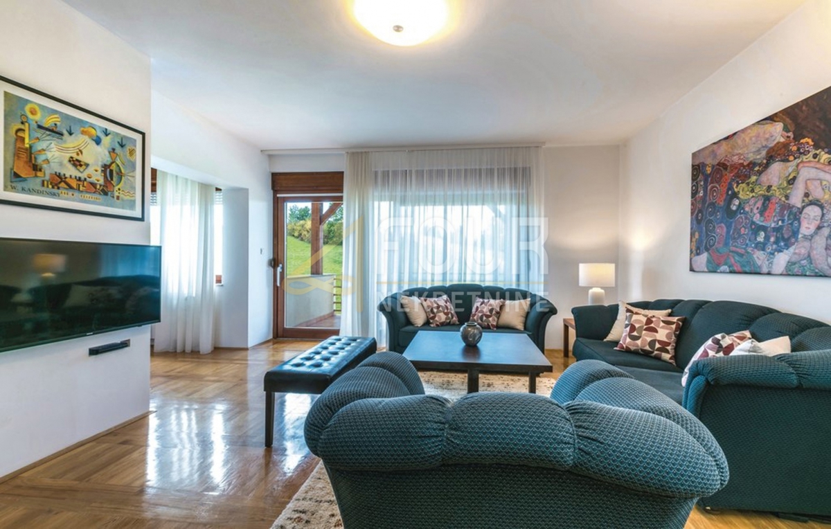 Zagreb, Starjak, družinska hiša z bazenom, garažo in velikim vrtom