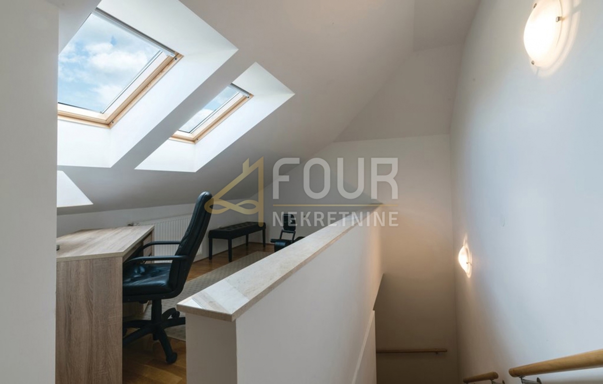 Zagreb, Starjak, družinska hiša z bazenom, garažo in velikim vrtom