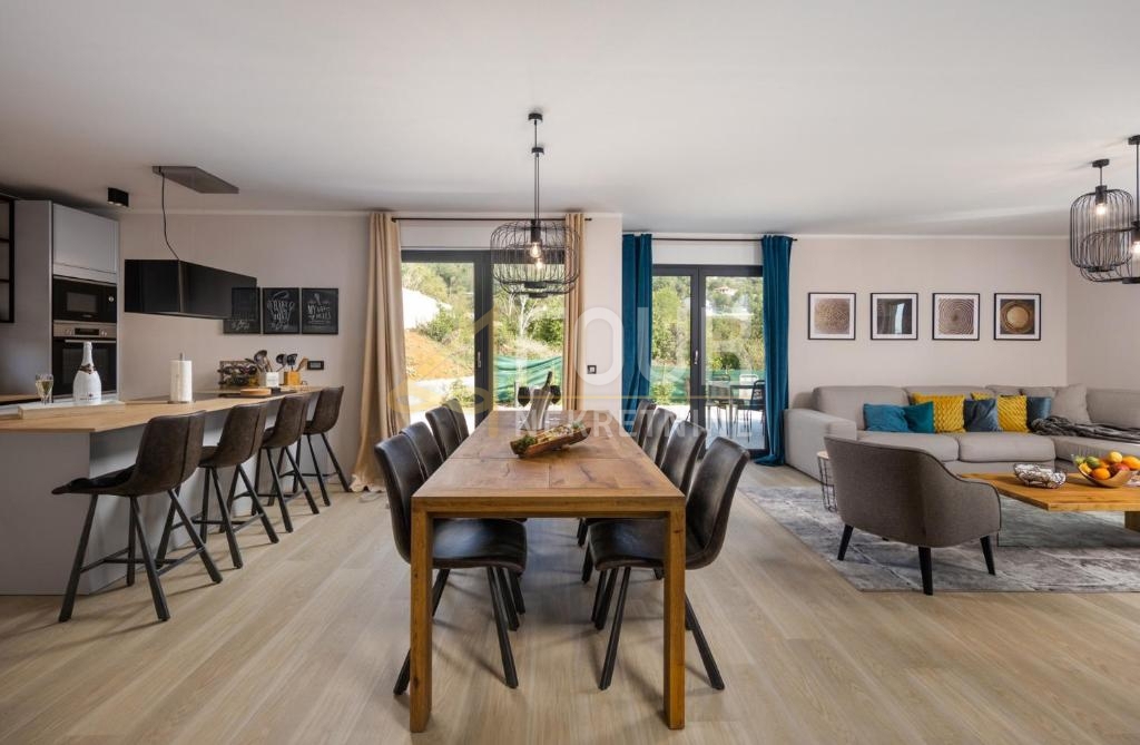 Hiša Poljane, Opatija - Okolica, 163m2