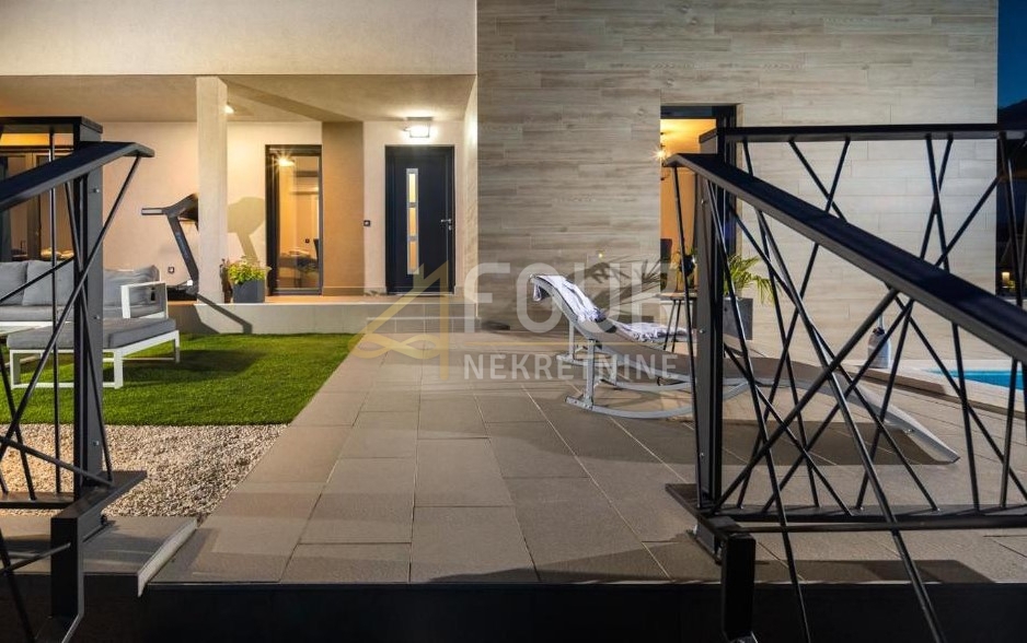 Hiša Poljane, Opatija - Okolica, 163m2