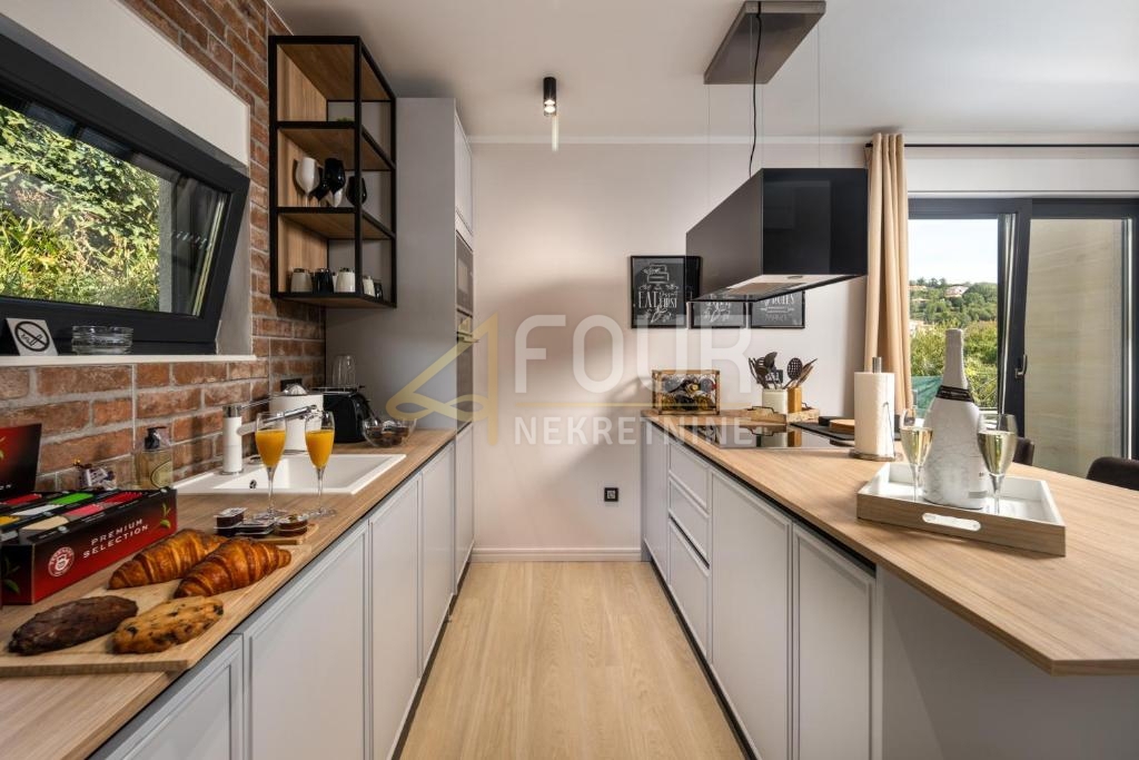 Hiša Poljane, Opatija - Okolica, 163m2