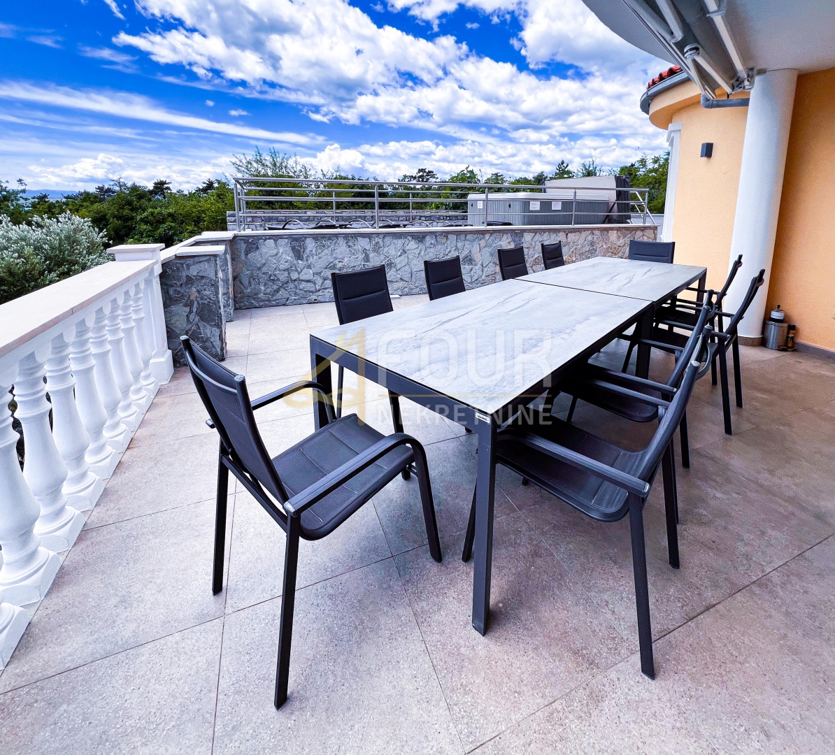 Hiša Crikvenica, 300m2