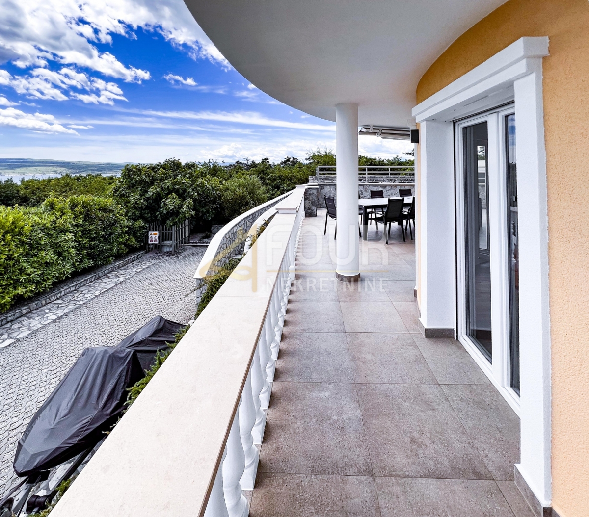 Hiša Crikvenica, 300m2