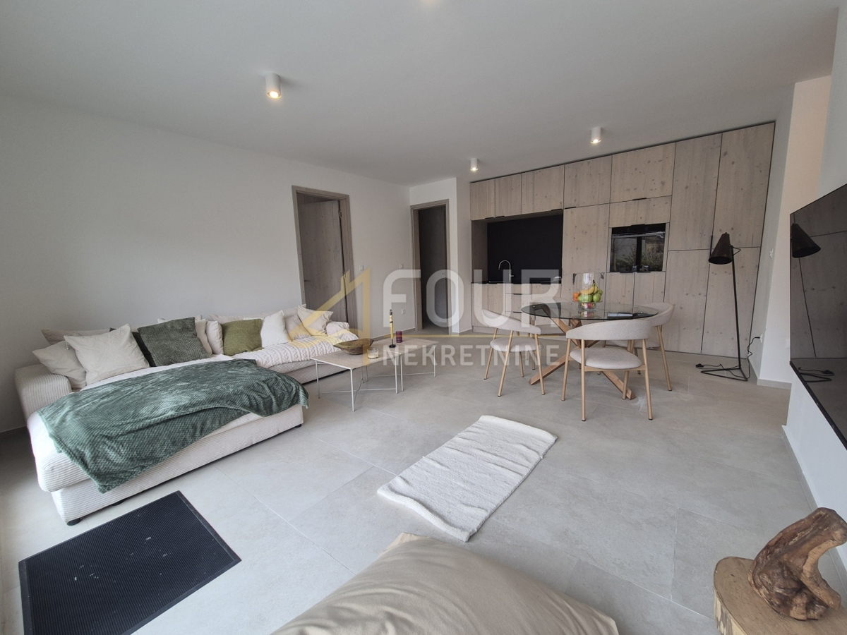 Hiša Ravna Gora, 144m2